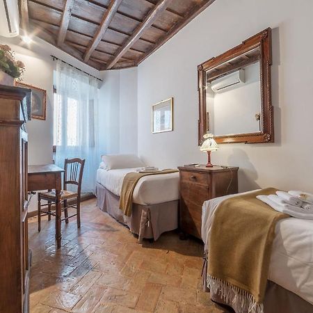 By the charming Piazza Navona - FromHometoRoma Esterno foto