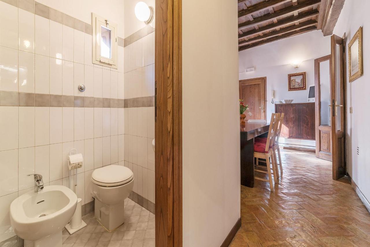 By the charming Piazza Navona - FromHometoRoma Esterno foto