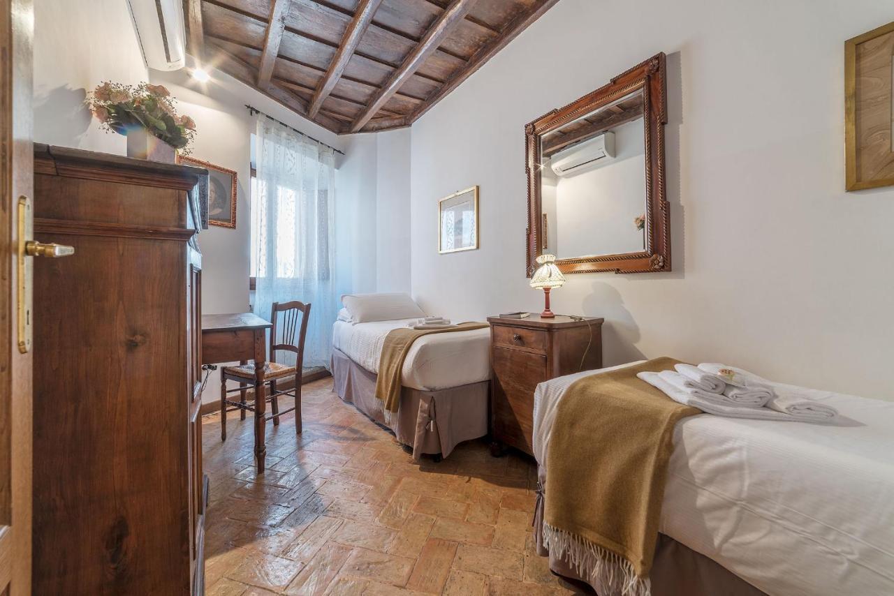 By the charming Piazza Navona - FromHometoRoma Esterno foto