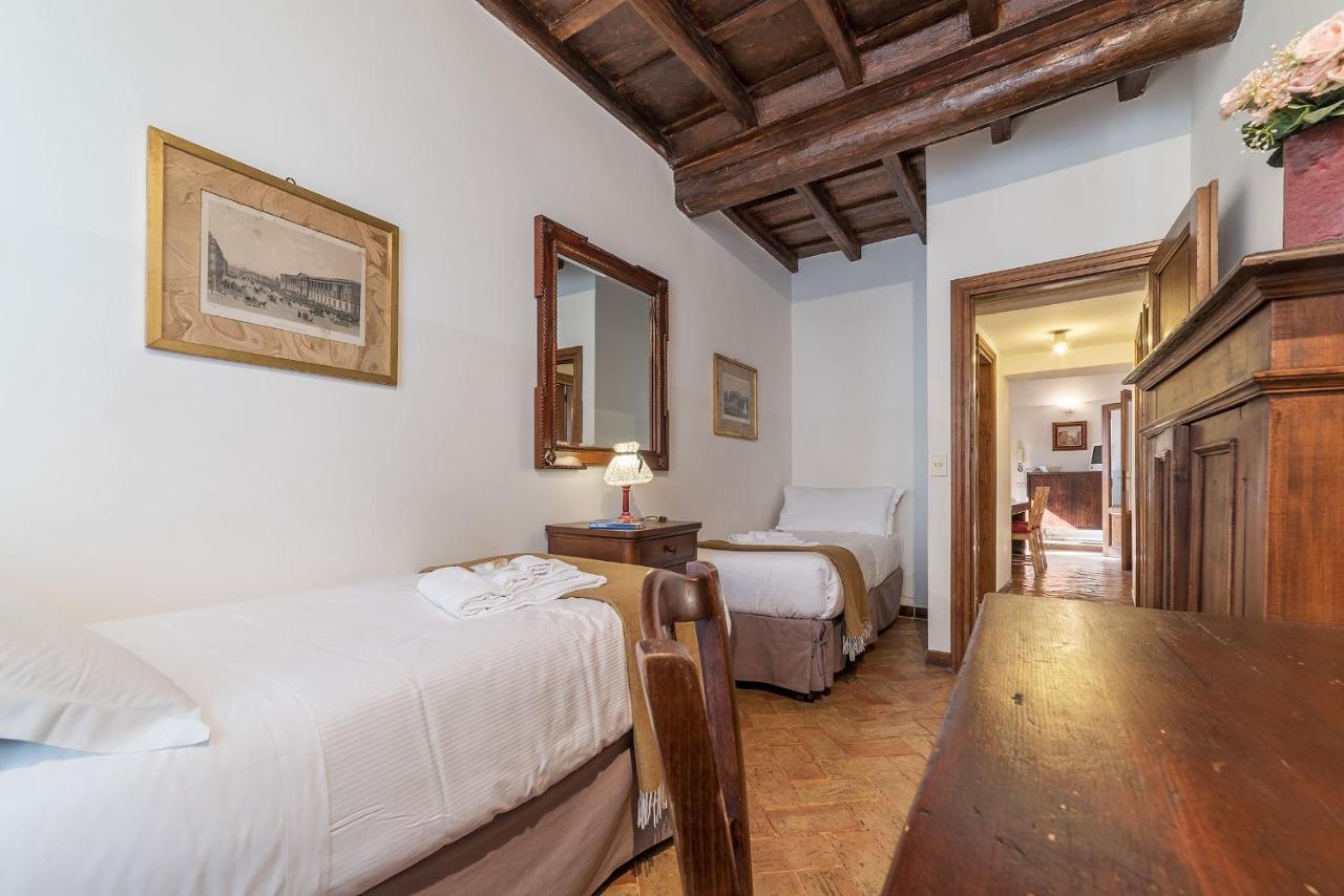 By the charming Piazza Navona - FromHometoRoma Esterno foto